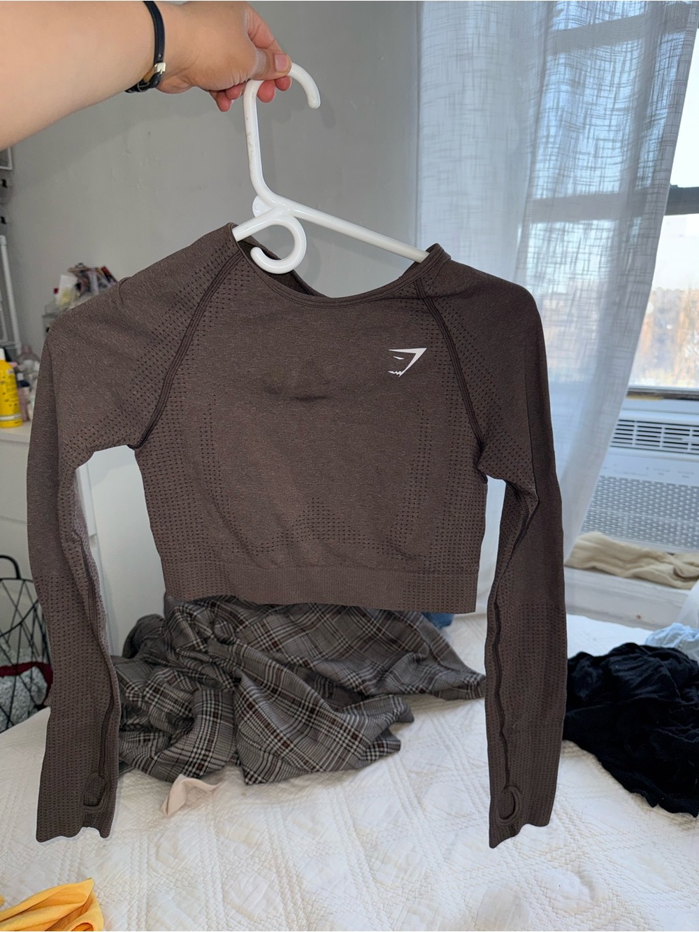 2 Gymshark Women’s Long Sleeve Seamless Crop Top in Brown and Yellow